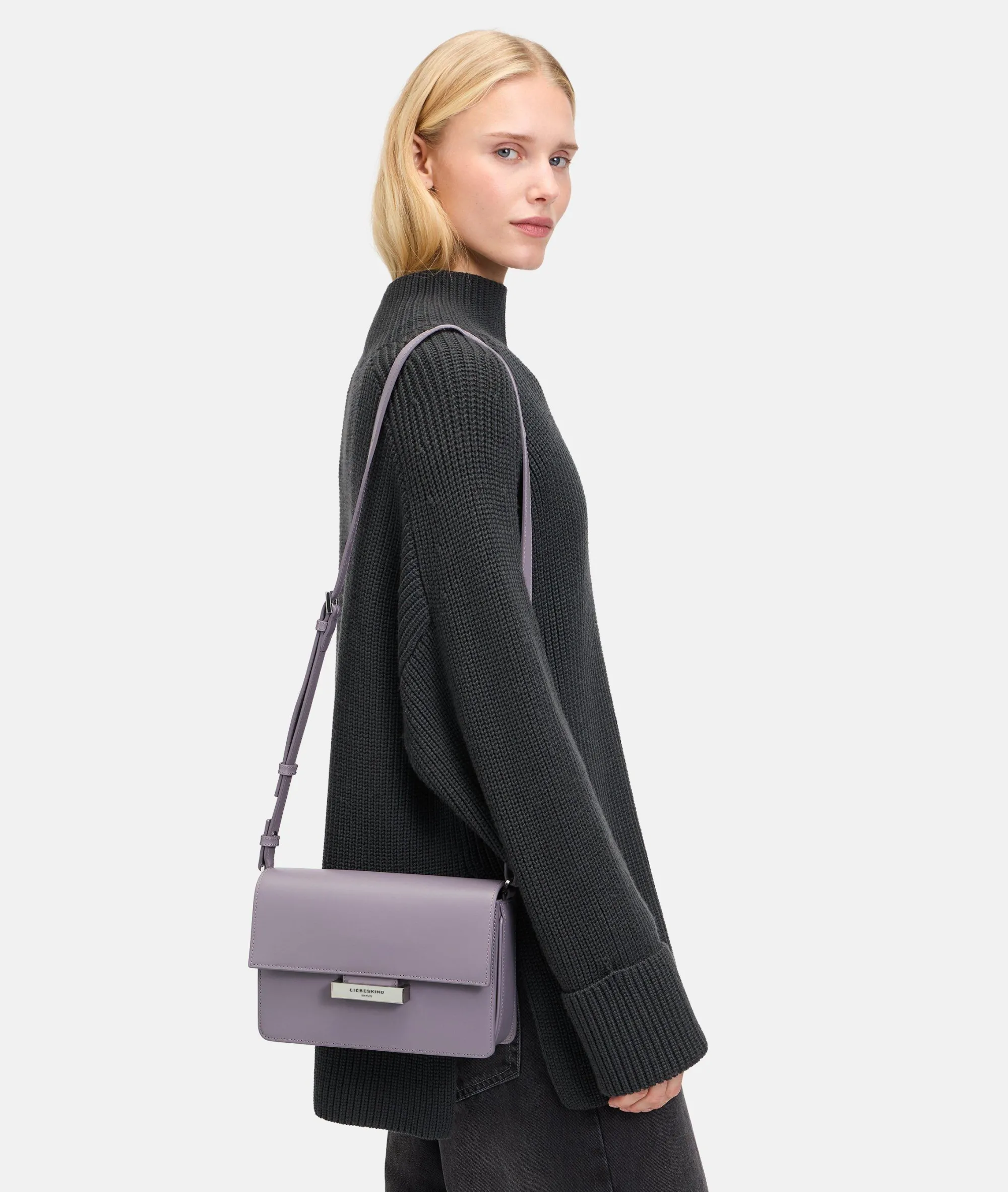Outlet LIEBESKIND BERLIN Alex Crossbody M lavendel