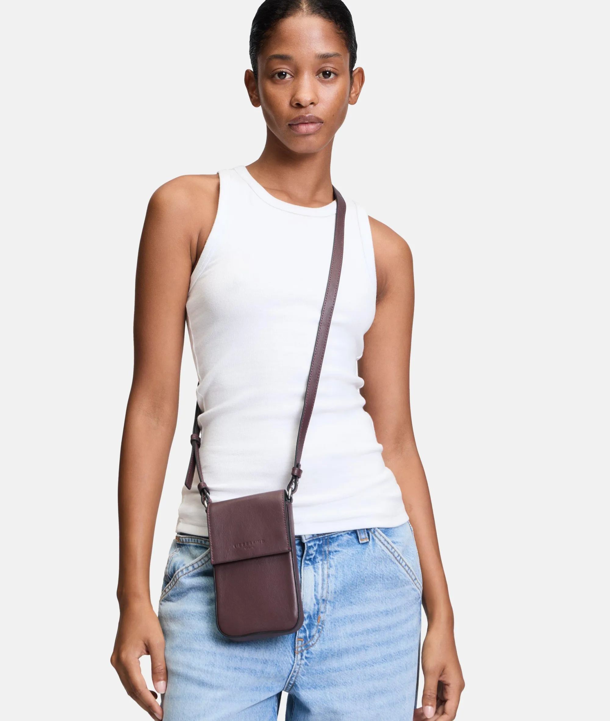Online LIEBESKIND BERLIN Lea Mobile Pouch bordeaux