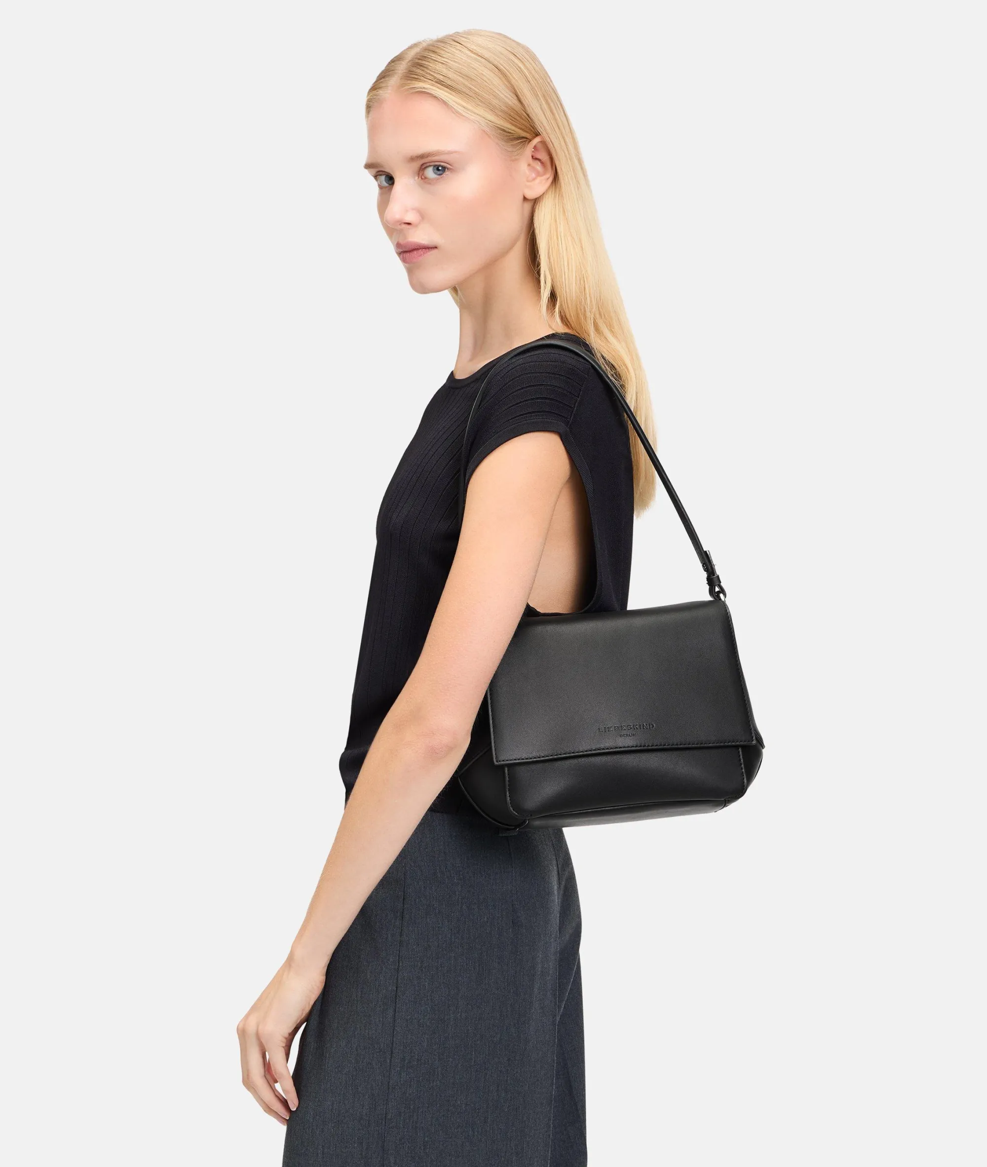 LIEBESKIND BERLIN Lilly Crossbody M schwarz