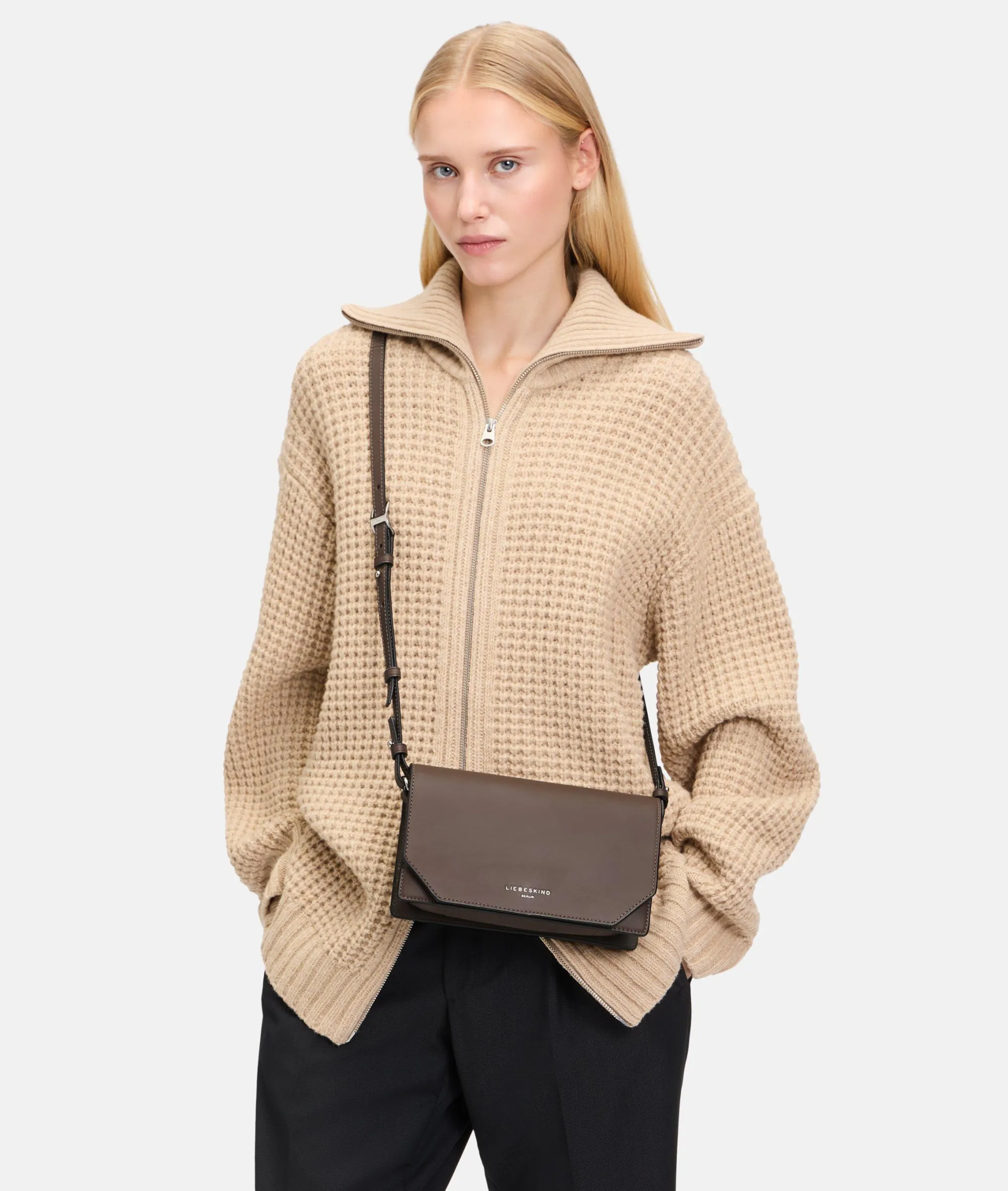 New LIEBESKIND BERLIN Lora Crossbody S zimt