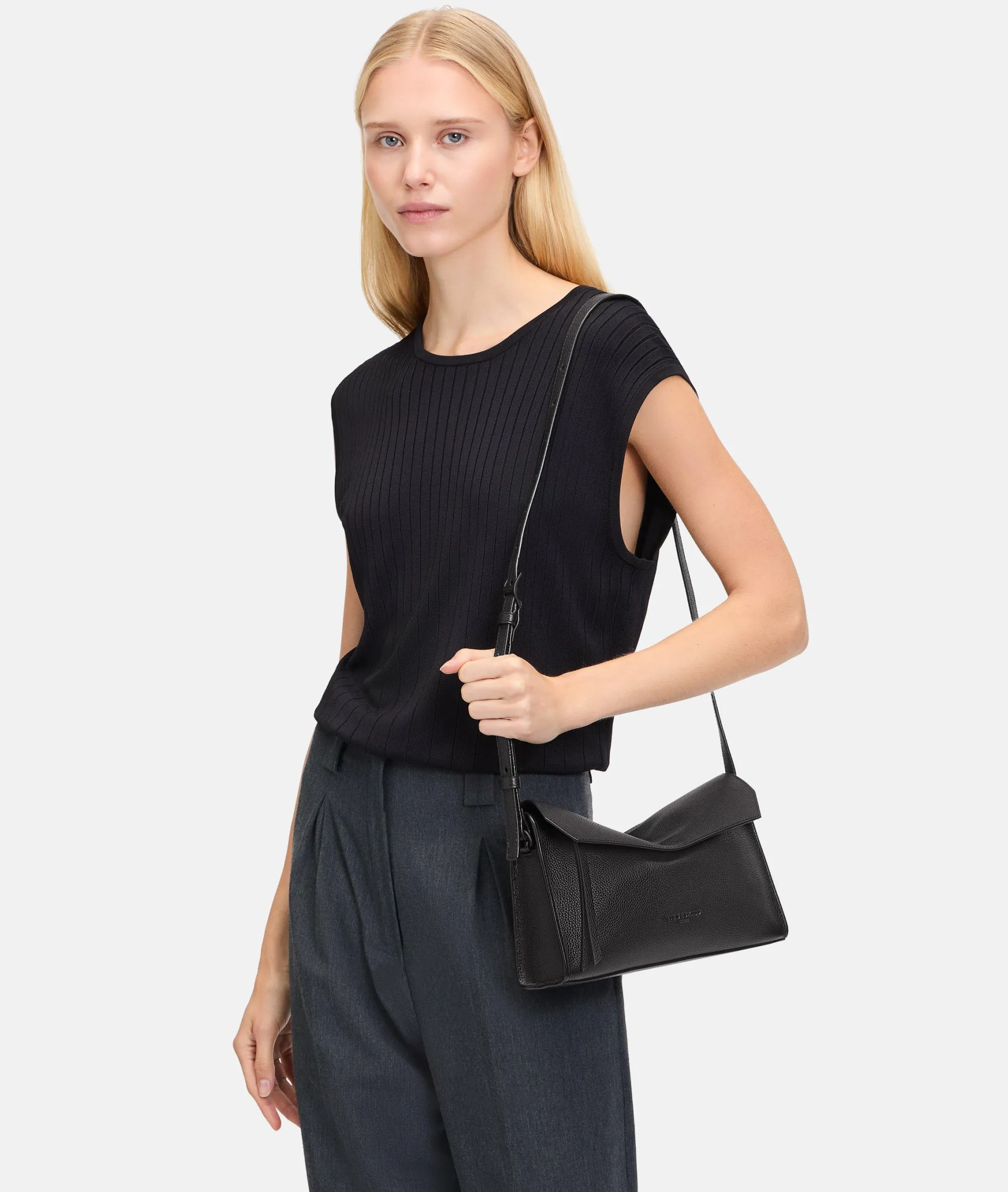 Discount LIEBESKIND BERLIN Lora Crossbody S schwarz