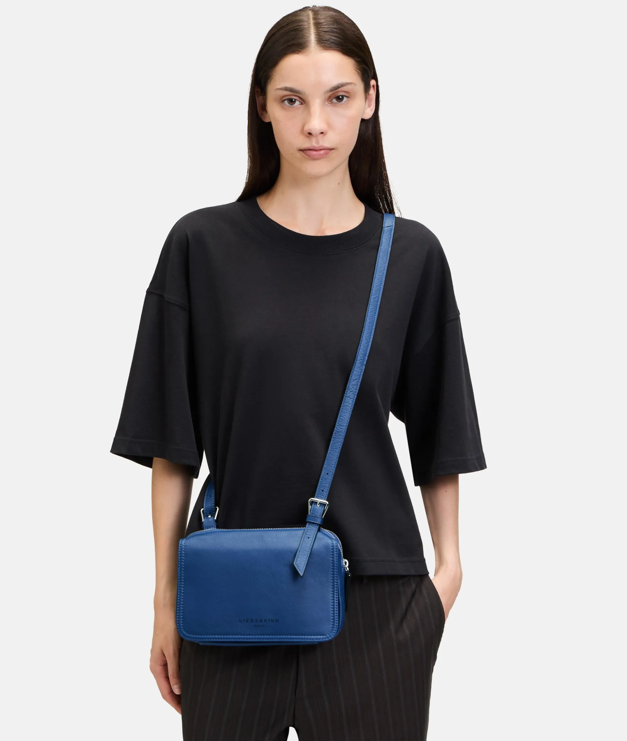 New LIEBESKIND BERLIN Mareike Crossbody royalblau